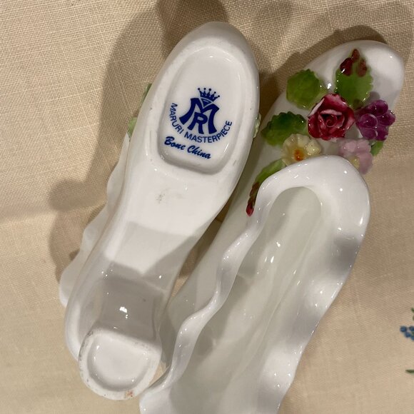 Two Maruri Masterpiece Bone China Miniature White High Heel Shoe Figurines - Picture 5 of 5